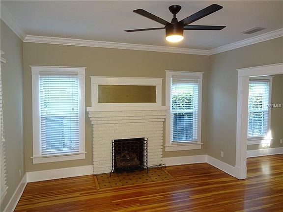 3rd image of 220 8th Ave NE