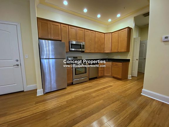 4th image of 390 West Broadway #22E