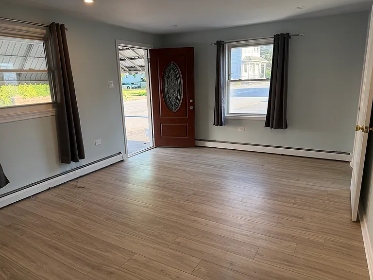 210 Ziegler St — Photo 2