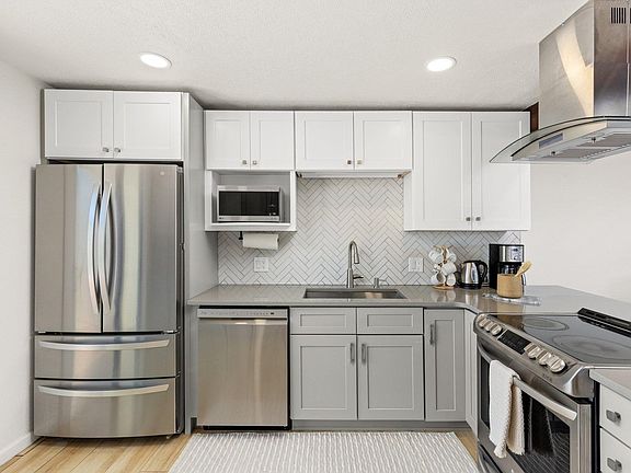 3rd image of 4100 Greenbriar Blvd