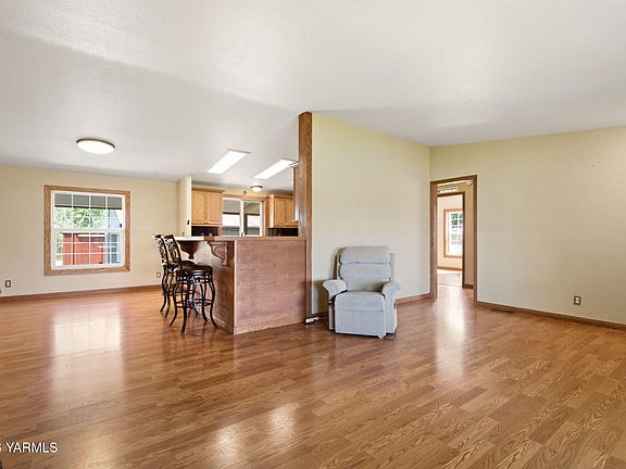 5th image of 2815 La Framboise Rd
