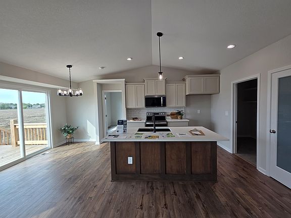 3rd image of 230 Summer Ct