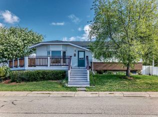 85 Rideau Close SW, Airdrie, AB T4B1A7