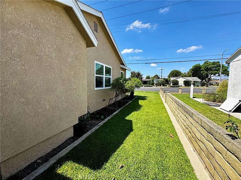 14414 Studebaker Rd — Photo 31