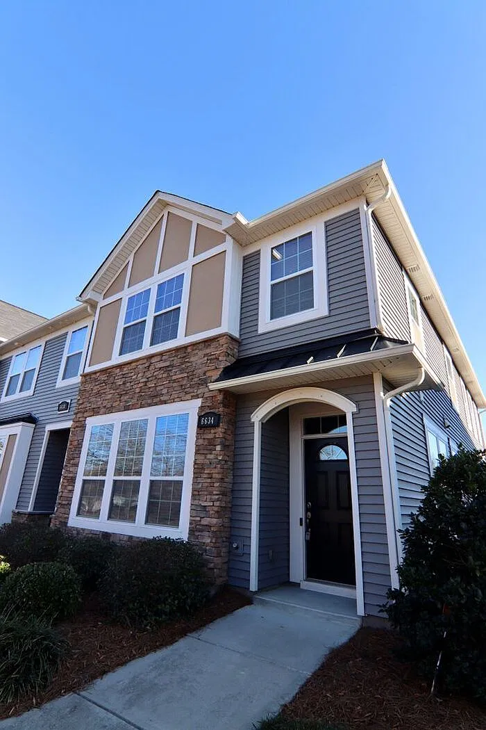 4 bed, 3.0 bath, 1817 sqft, $2,475 — Photo 2