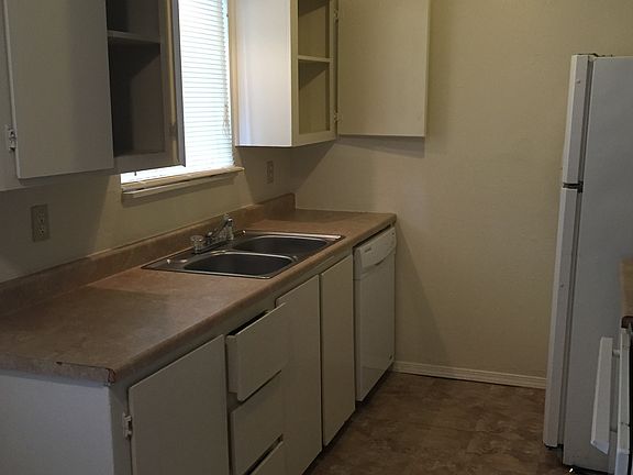5th image of 1111 Pacific Ave N APT 2