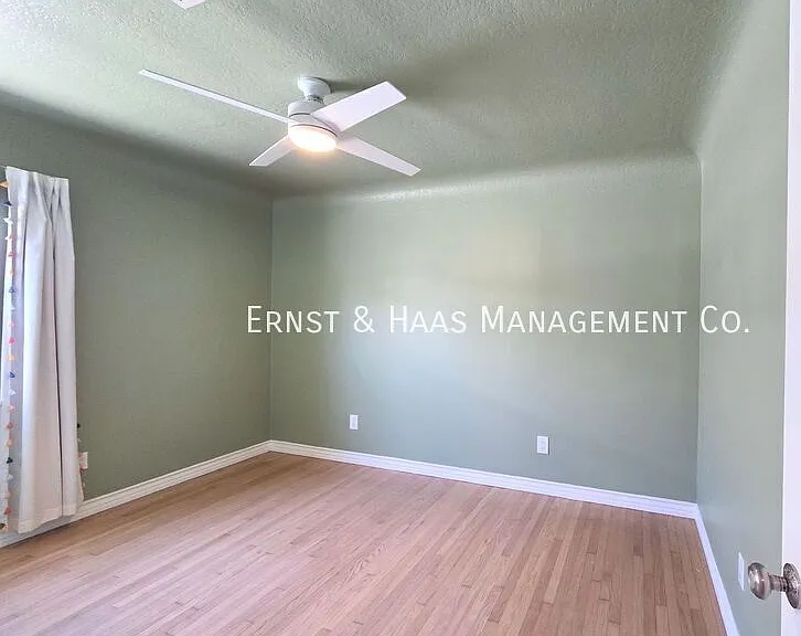 1926 Daisy Ave — Photo 19
