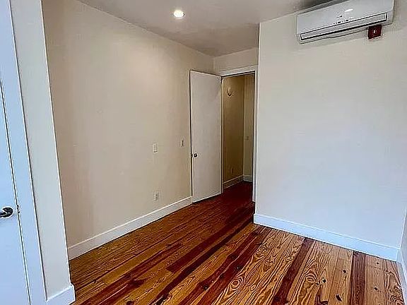 4th image of 570 Evergreen Ave #1H