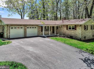 6105 Eyster Ave, Spring Grove, PA 17362
