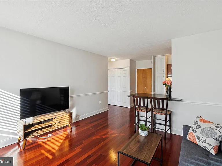 2101 Chestnut St #17-1412 — Photo 3