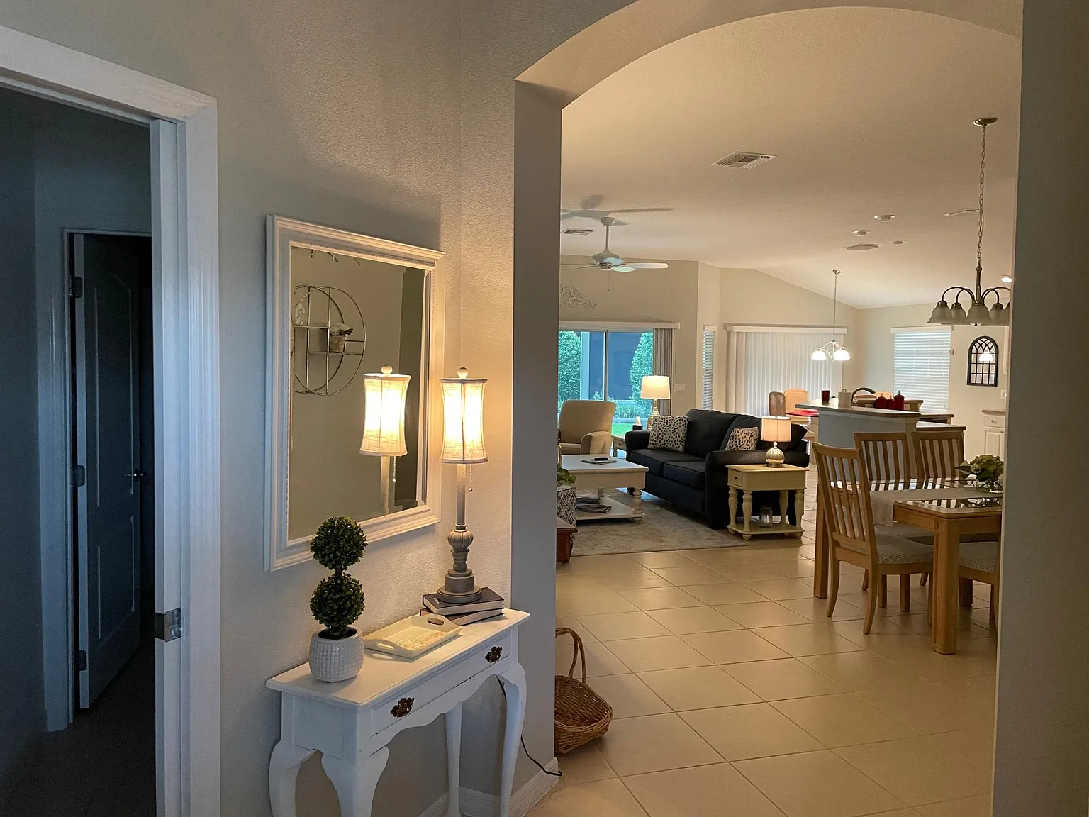 3 bed, 1956 sqft, $3,200 — Photo 3