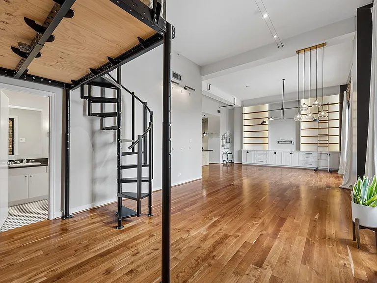 915 Franklin St #2L — Photo 15