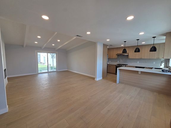 4th image of 11161 Gaylord Dr