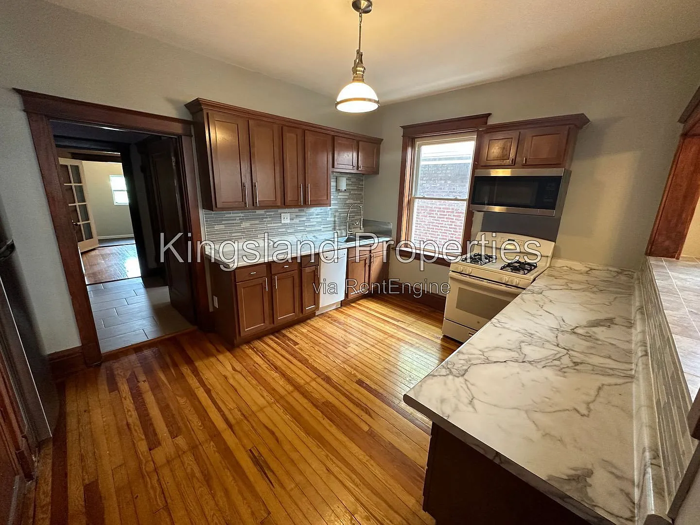 1 bed, 1.0 bath, 1000 sqft, $1,050 — Photo 4
