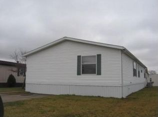 26247 Iroquois Ln, Flat Rock, MI
