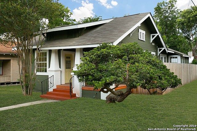 1st image of 1001 W Summit Ave