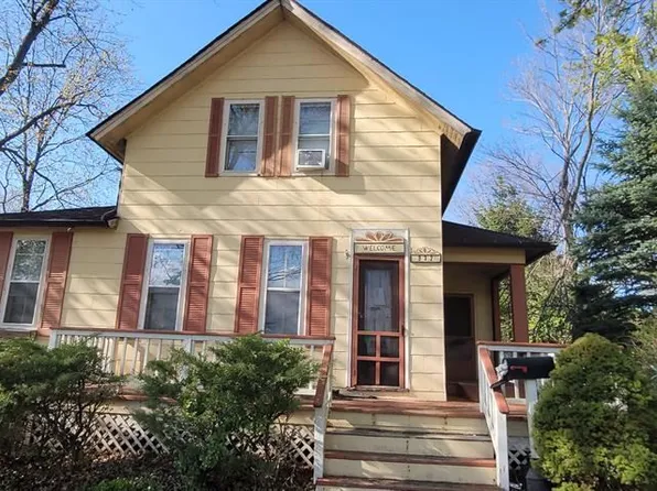 932 Vine St, Saint Clair, MI 48079