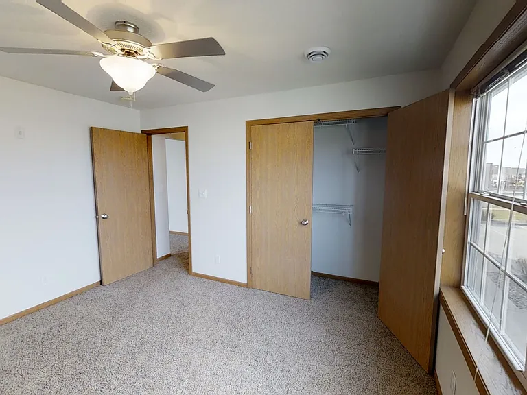 3801 Tiverton Ct — Photo 5