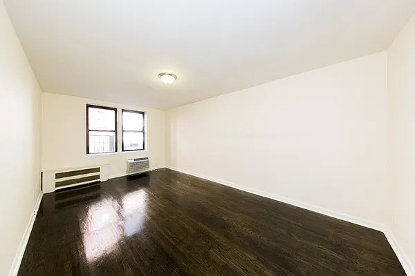 Rented by Icon Realty Management | media 1