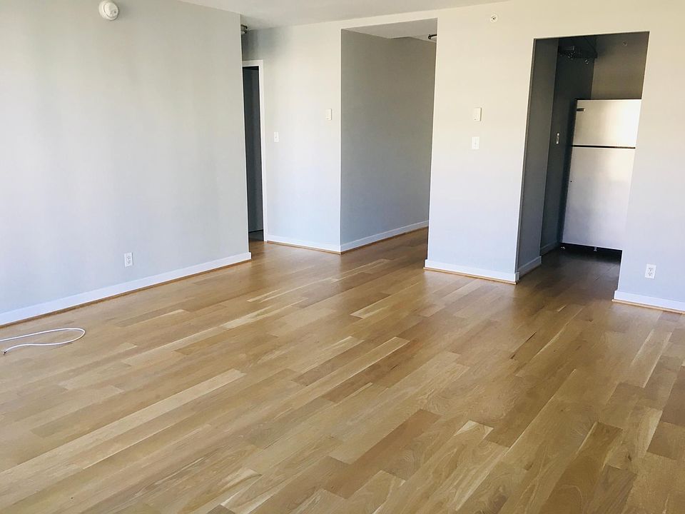 Living/dining area