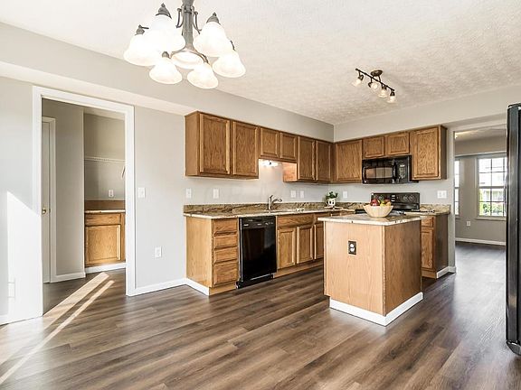 4th image of 4377 Knoll Crest Dr