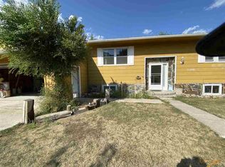 1010 East St, Edgemont, SD 57735