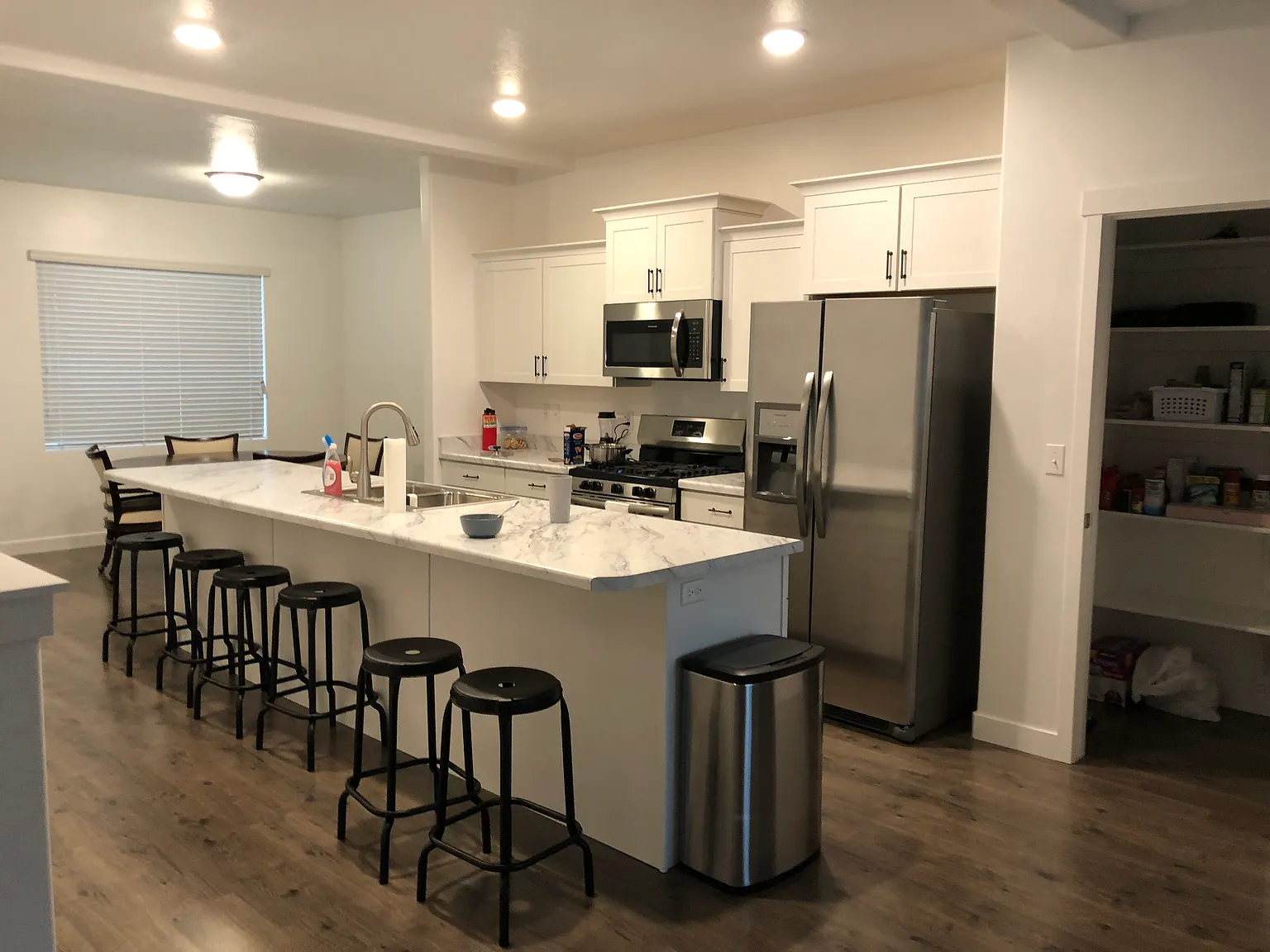 4 bed, 2084 sqft, $2,950 — Photo 2