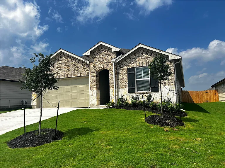 315 Darwin Pl — Photo 1