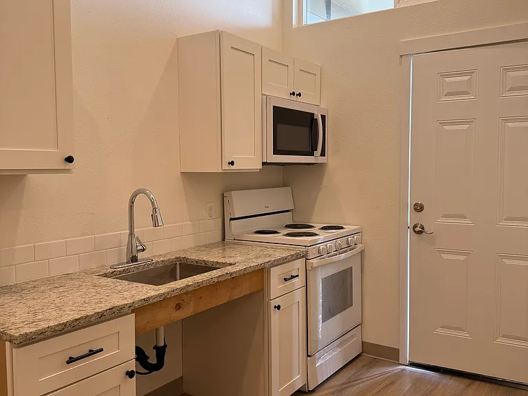 324 W King St — Photo 23