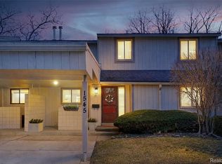 1545 Charter Oak Dr #150, Rochester, MI 48309