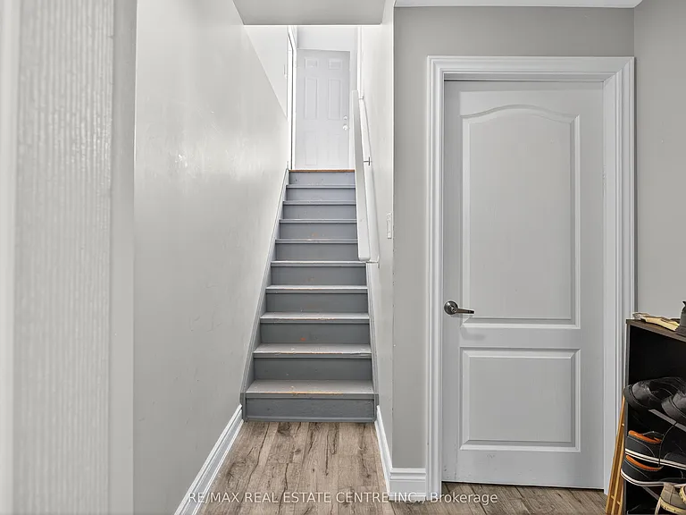 249 Hinton Ter — Photo 3