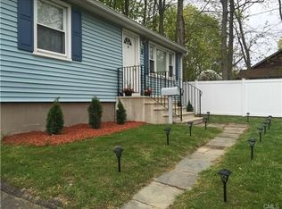 8 Edgewood St, Norwalk, CT 06854