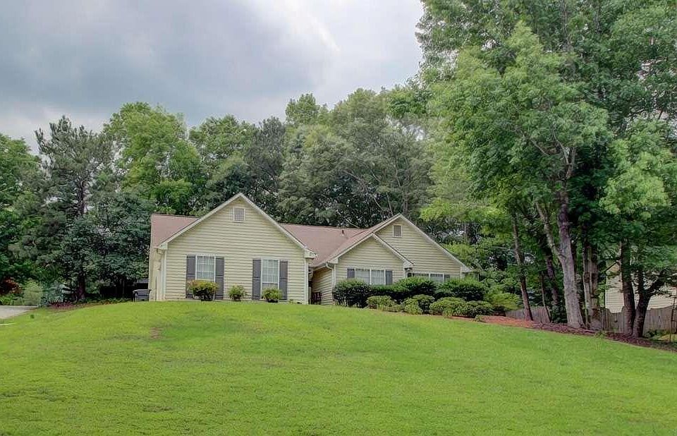 1st image of 195 Manor Oak Dr