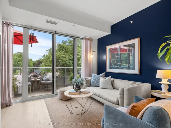 1960 Queen St E Unit 301, Toronto, ON M4L 1H8