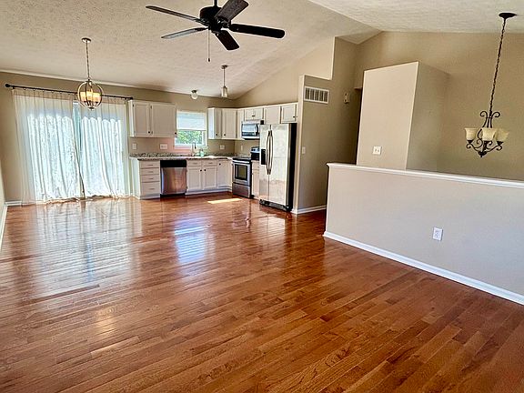 2nd image of 2613 Evergreen Dr