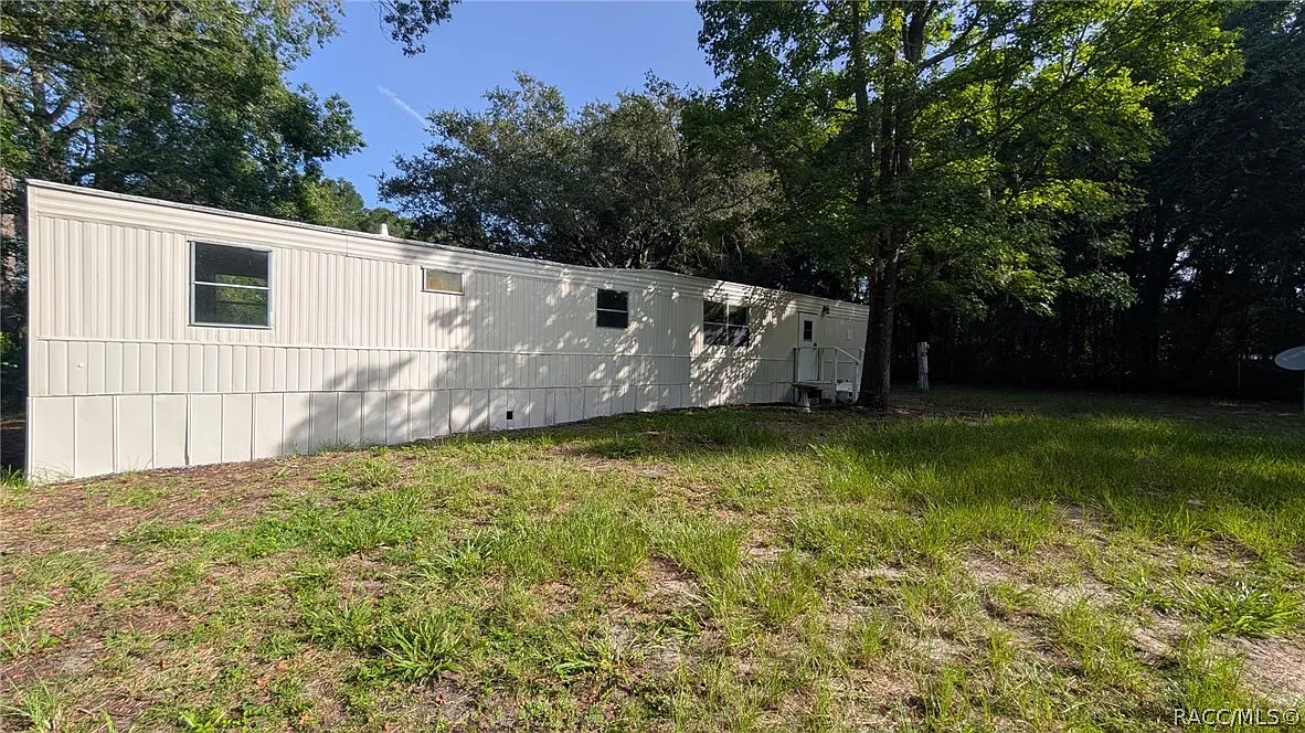 2 bed, 1.0 bath, 672 sqft, $1,000 — Photo 1