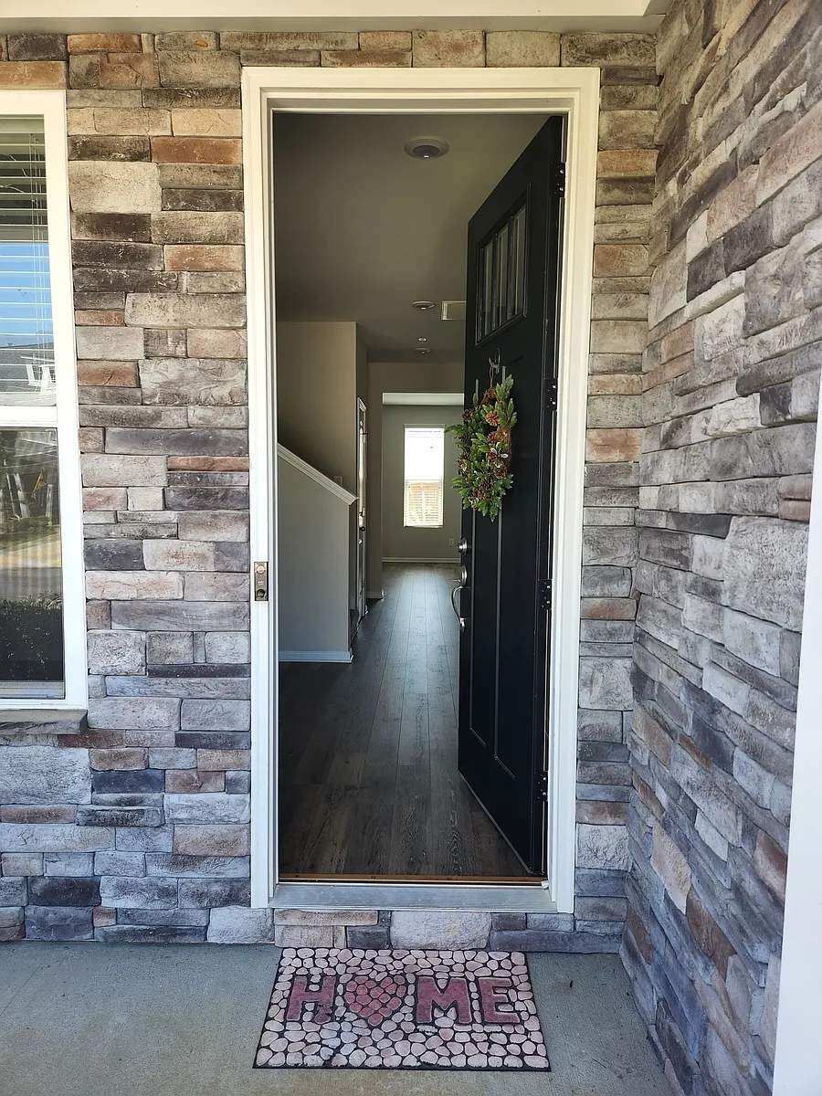 Main entrance - 809 Kennear Ln