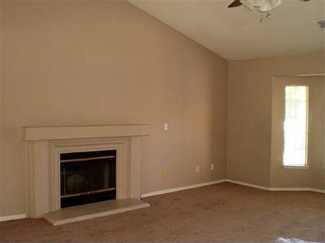 3rd image of 821 N Fordham Ave