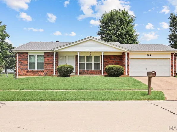 722 Watersedge Dr, Florissant, MO 63034