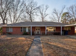 819 & 821 N Center St, Conway, AR 72034