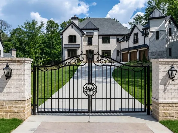 10745 Shallowford Rd, Roswell, GA 30075