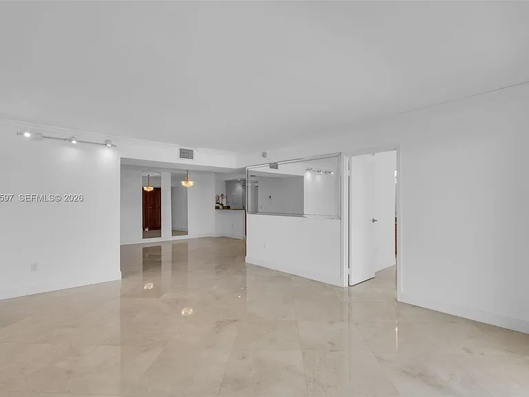 2333 Brickell Ave #1109 — Photo 7