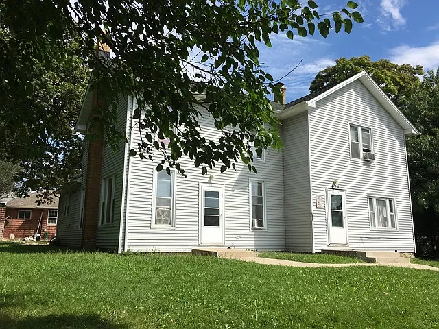 421 Division St photo 1