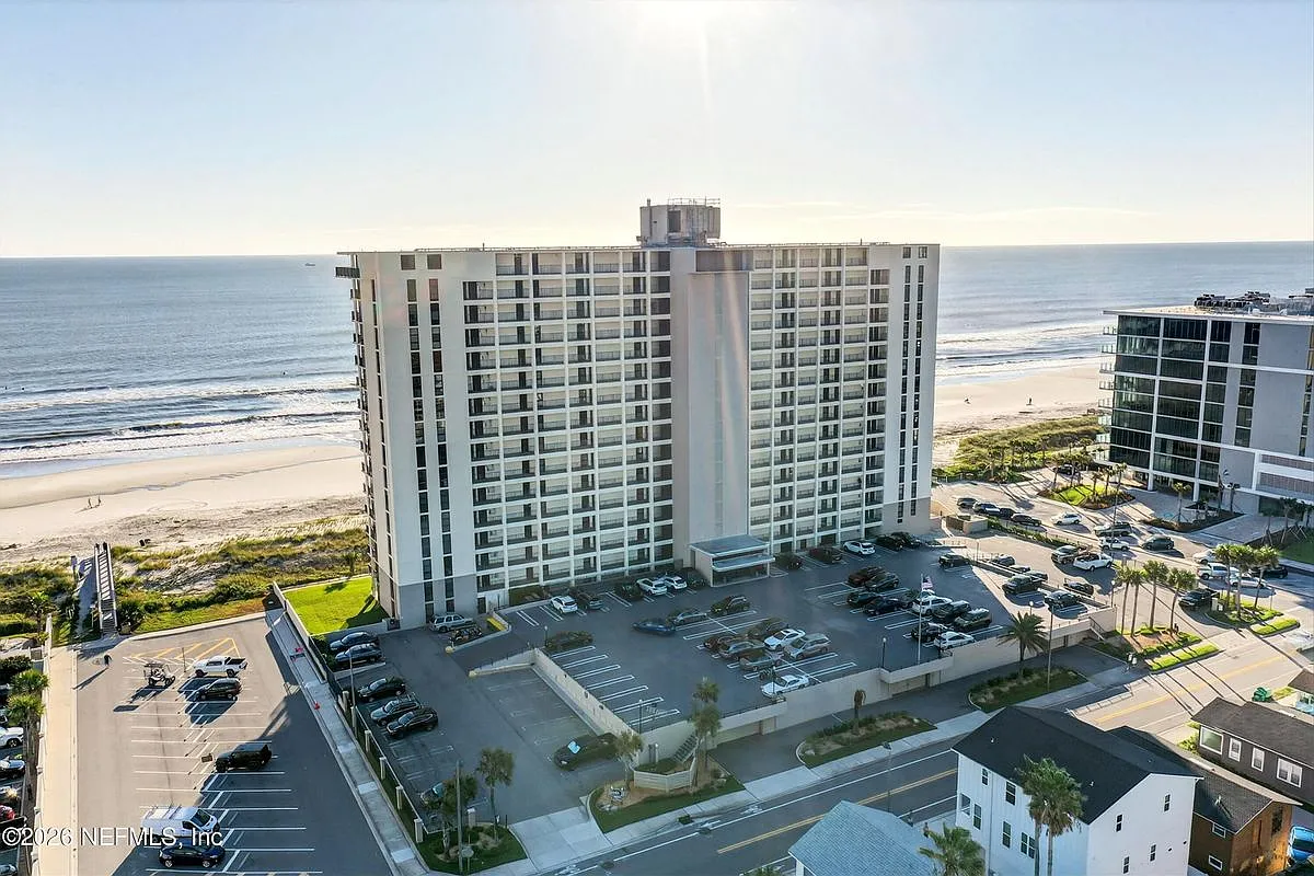 2 bed, 2.0 bath, 1232 sqft, $3,850 — Photo 2