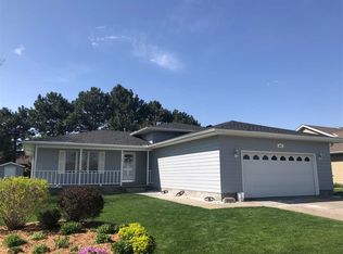515 E 48th St, Kearney, NE 68847