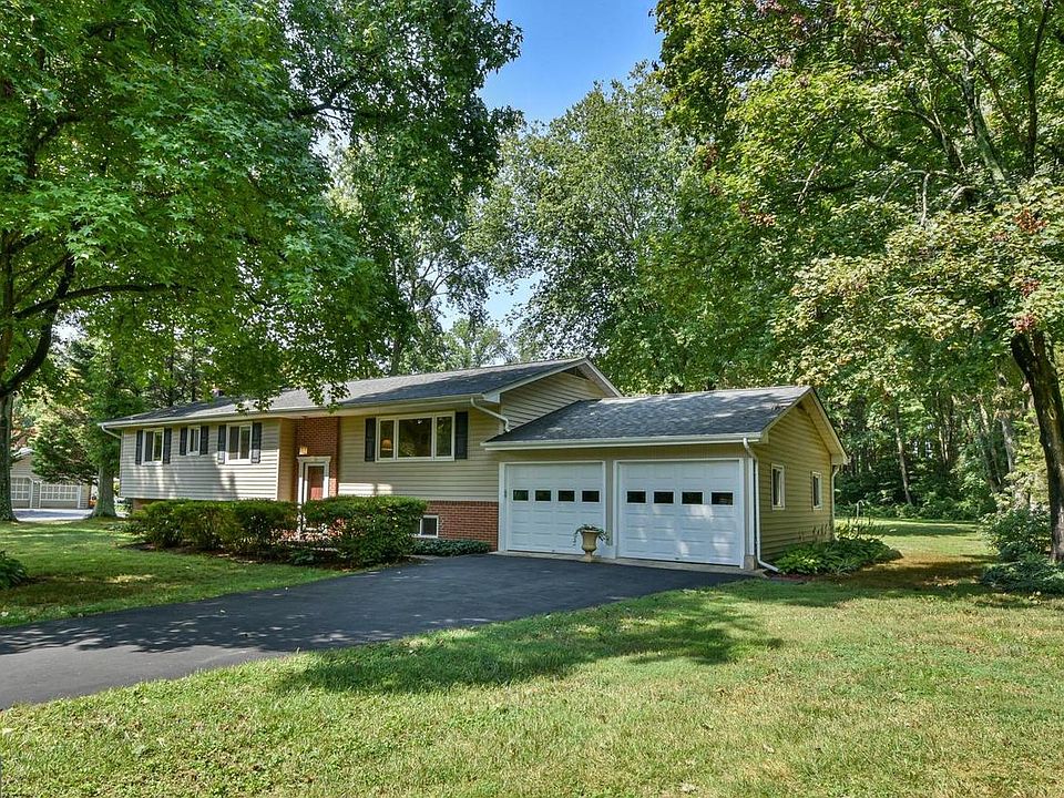 1st image of 821 Cedarcroft Dr
