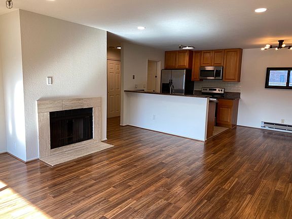 2nd image of 455 El Camino Real APT 401