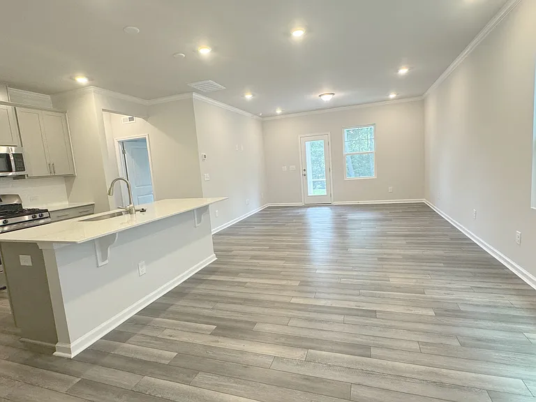 125 Red Robin Rd — Photo 5
