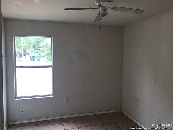 4th image of 324 Lyell St