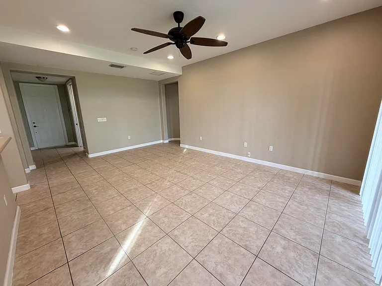 7911 NW 128th Ln #11-C — Photo 30